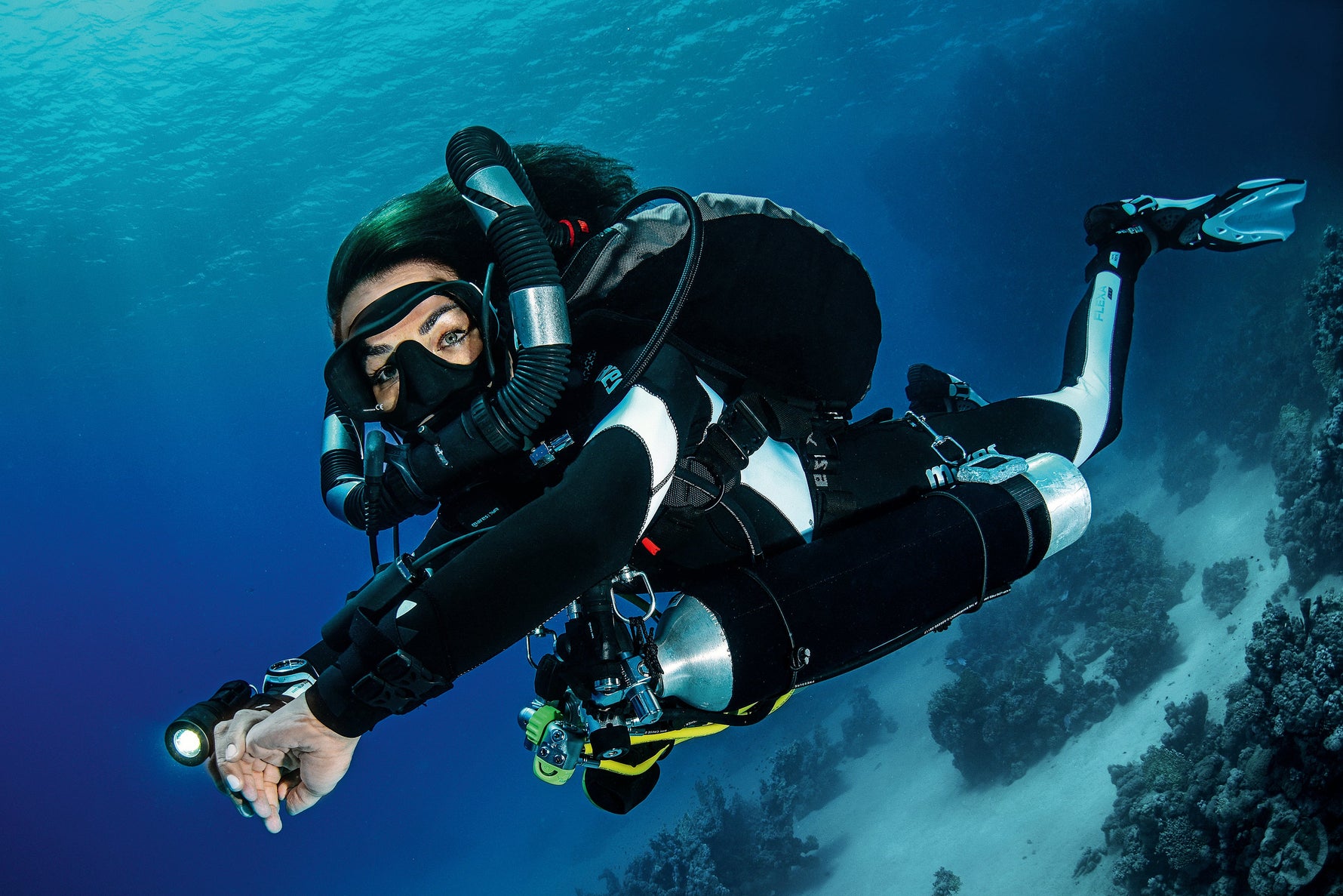 female diver using a horizon rebreather