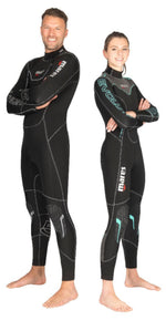 A male and a female model wearing black full-body diving suits with a logo on the left side.